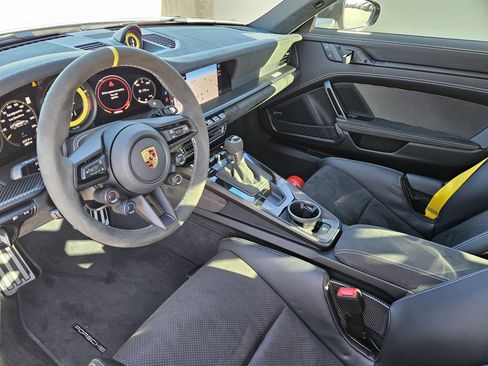 Certified 2025 Porsche 911 GT3 RS image 4