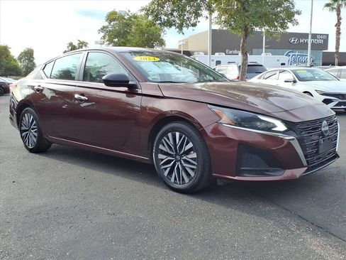 Used 2024 Nissan Altima 2.5 SV image 7