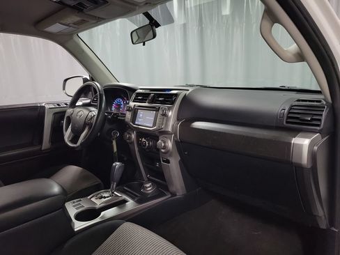 Used 2018 Toyota 4Runner SR5 AWD/4WD image 28