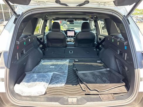 Used 2026 Subaru Outback Limited AWD/4WD image 19