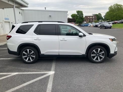 Certified 2025 Honda Pilot Elite image 2