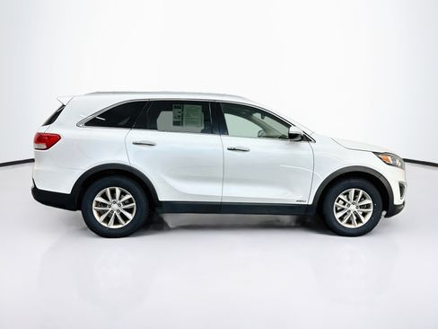 Used 2017 Kia Sorento AWD w/ LX Convenience Package image 10