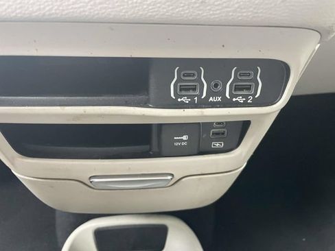 Used 2022 Chrysler Pacifica Touring-L FWD image 31