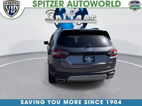 Used 2025 Honda Pilot Touring image 9