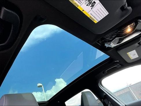 Used 2025 BMW X3 xDrive30i w/ Premium Package image 17