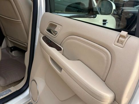 Used 2011 Cadillac Escalade Premium AWD/4WD image 24