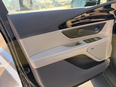 Used 2025 Lincoln Nautilus Premier w/ Equipment Group 102A image 10