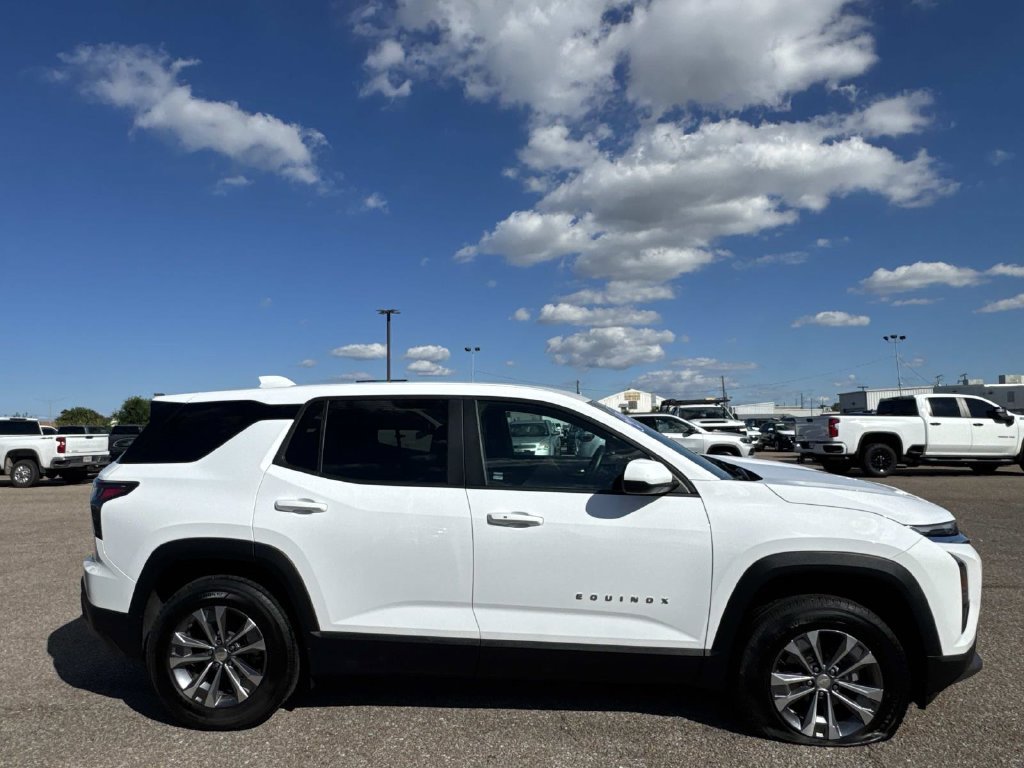 Used 2026 Chevrolet Equinox LT w/ Convenience Package II FWD image 13