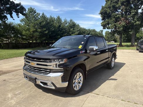 Used 2021 Chevrolet Silverado 1500 LTZ w/ Z71 Off-Road Package AWD/4WD image 3