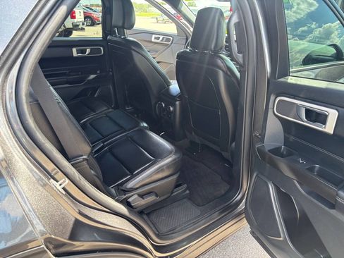 Used 2020 Ford Explorer XLT w/ Equipment Group 202A AWD/4WD image 17