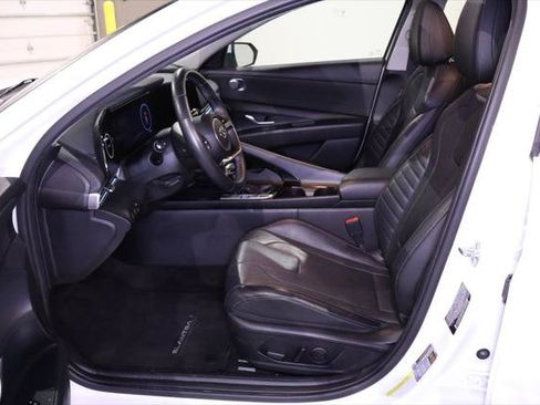 Used 2022 Hyundai Elantra Limited FWD image 30