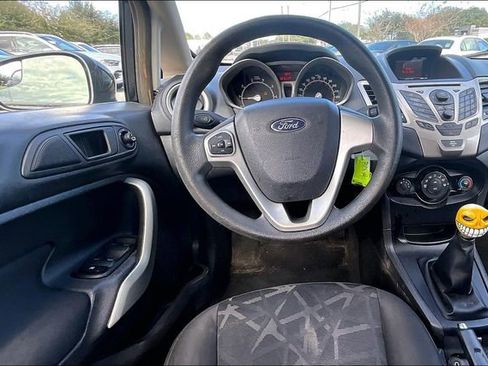 Used 2012 Ford Fiesta SE image 8