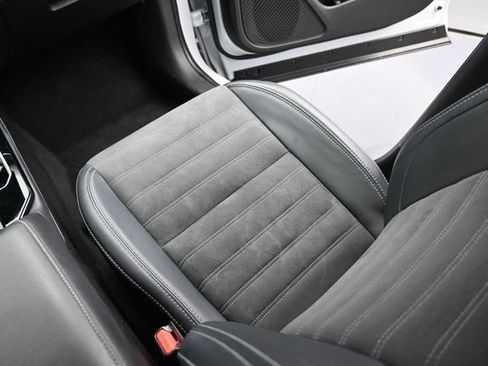 Used 2025 Mitsubishi Outlander SE FWD image 12