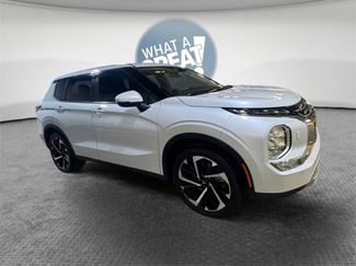 Used 2023 Mitsubishi Outlander SE video 1