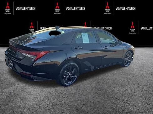 Used 2023 Hyundai Elantra Blue FWD image 3
