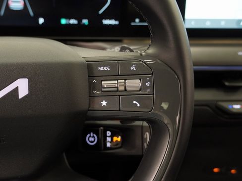 Used 2024 Kia EV9 Land image 43