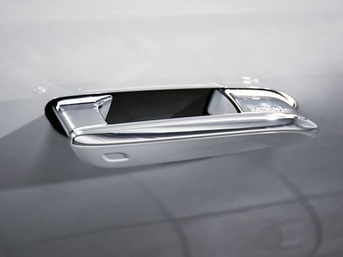 Used 2022 Mercedes-Benz SL 63 AMG 4MATIC w/ Driver Assistance Package image 18