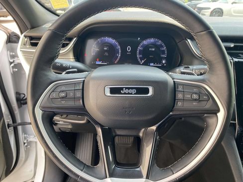 Used 2022 Jeep Grand Cherokee L Laredo RWD image 20
