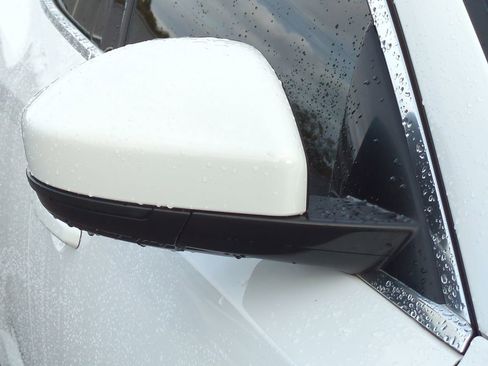 Used 2019 Jaguar E-PACE R-Dynamic HSE image 12