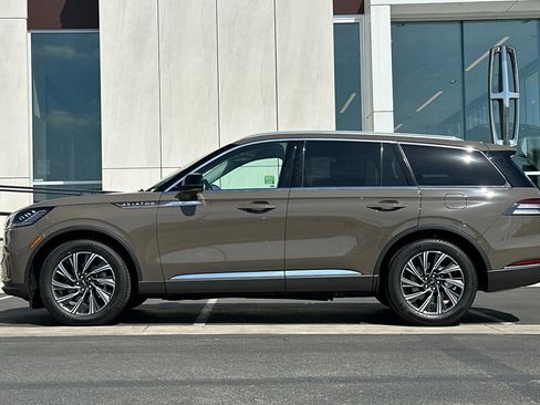 New 2026 Lincoln Aviator 2WD image 6