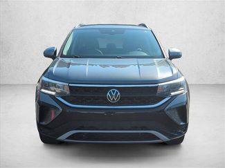 Used 2022 Volkswagen Taos SE w/ Panoramic Sunroof Package FWD video 2