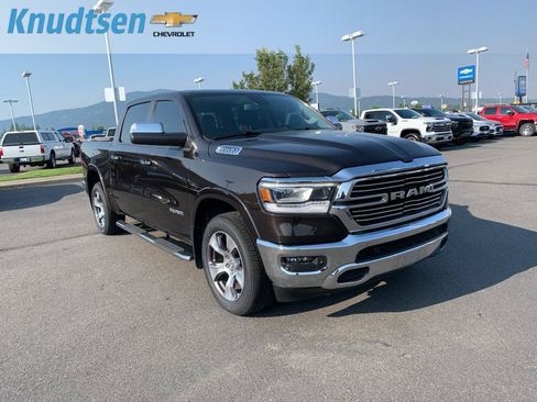 Used 2019 RAM 1500 Laramie AWD/4WD image 1