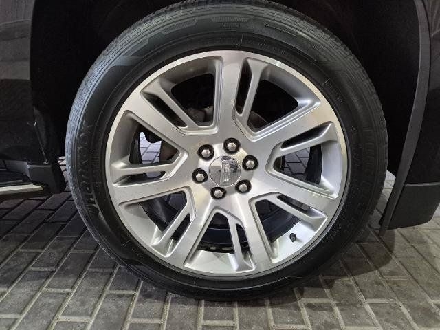 Used 2017 Cadillac Escalade Luxury AWD/4WD image 9