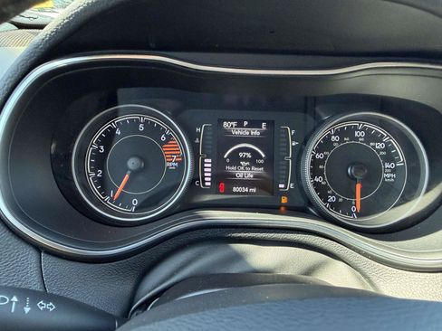 Used 2019 Jeep Cherokee Latitude Plus w/ Cold Weather Group AWD/4WD image 25