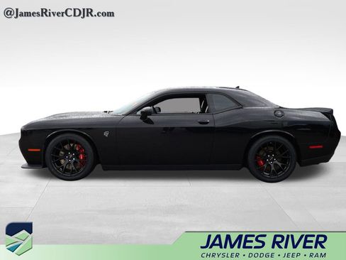 Used 2016 Dodge Challenger SRT Hellcat image 2