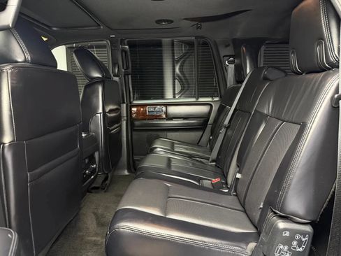 Used 2017 Lincoln Navigator L Select RWD image 22