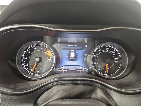 Used 2019 Jeep Cherokee Limited w/ Luxury Group AWD/4WD image 16