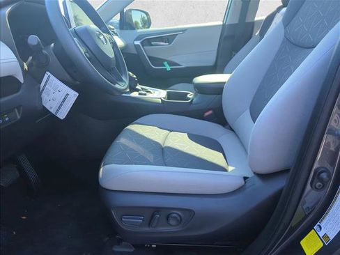 Used 2025 Toyota RAV4 XLE AWD/4WD image 22