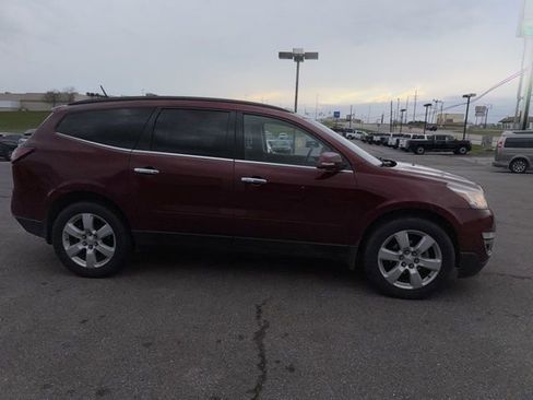 Used 2017 Chevrolet Traverse LT w/ Style and Technology Package image 9
