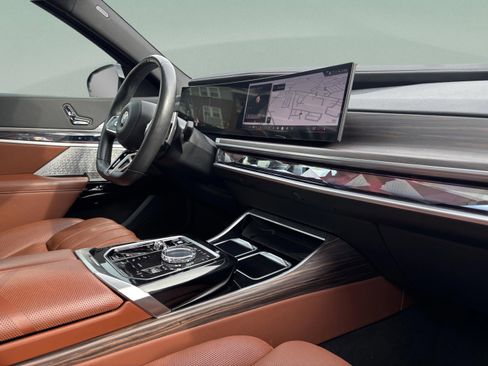 Used 2023 BMW 760i xDrive w/ Luxury Rear Seating Package image 27