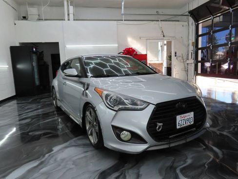 Used 2013 Hyundai Veloster Turbo FWD image 3