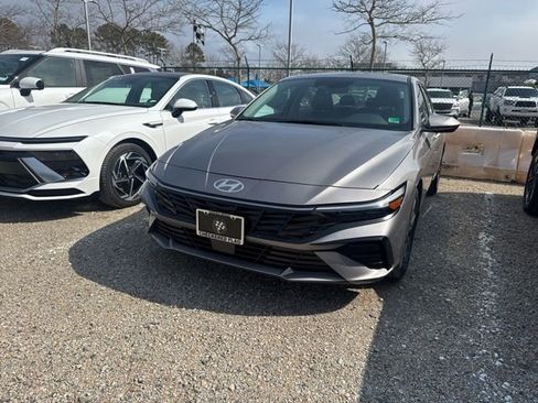 Used 2025 Hyundai Elantra SEL image 4