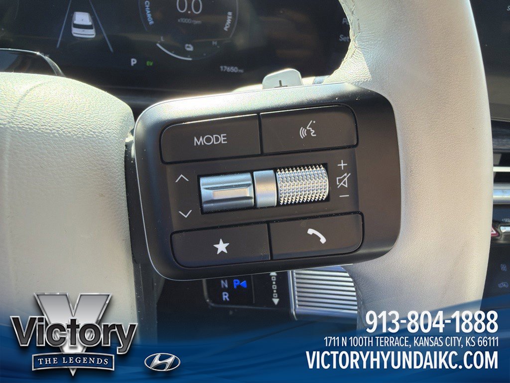 Used 2024 Hyundai Santa Fe Limited FWD image 16