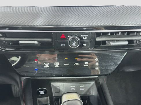 Used 2025 Nissan Kicks SR FWD image 24