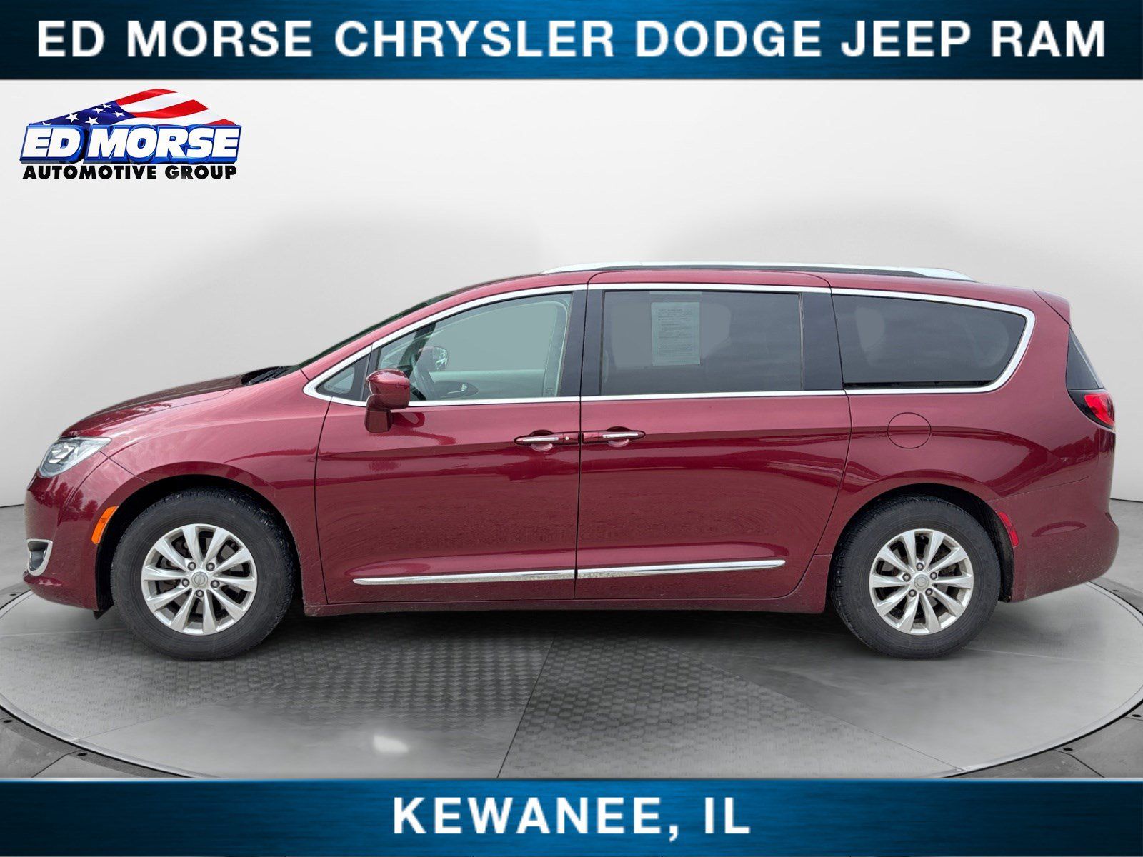 Used 2018 Chrysler Pacifica Touring-L FWD image 2