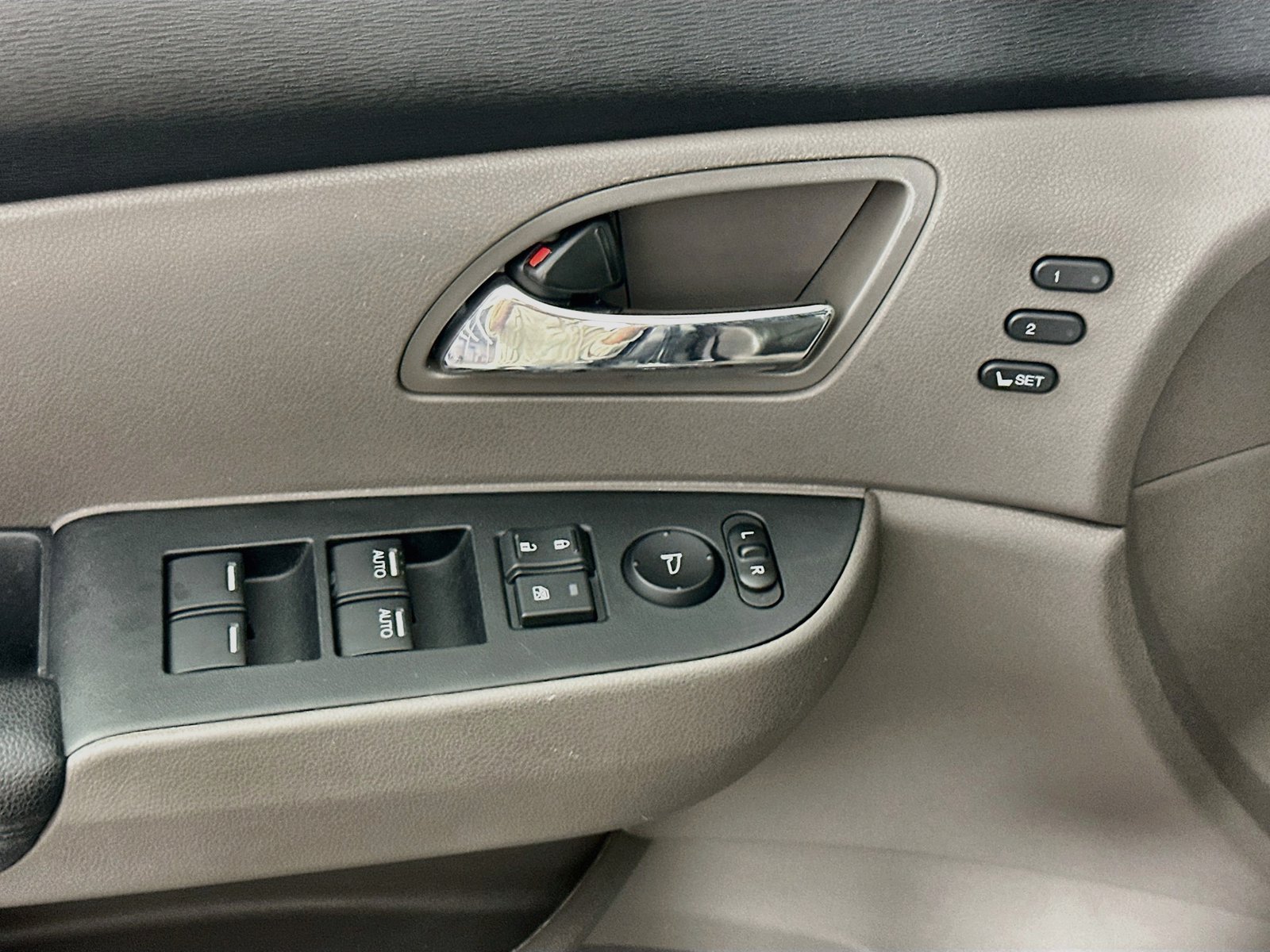 Used 2015 Honda Odyssey Touring image 18