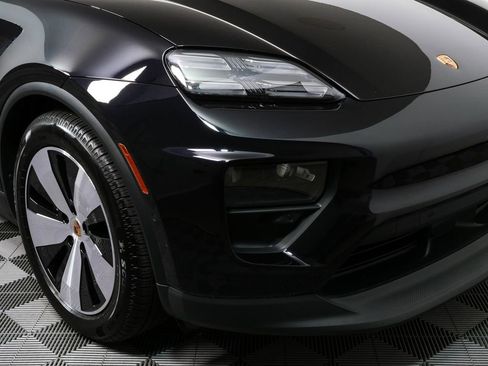 Certified 2025 Porsche Macan 4 Electric image 38