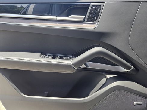 Used 2025 Porsche Cayenne S image 25