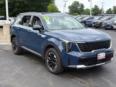 Used 2025 Kia Sorento S AWD/4WD image 3