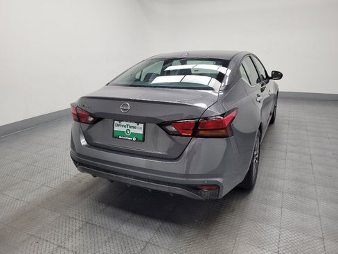 Used 2025 Nissan Altima 2.5 SV FWD image 7