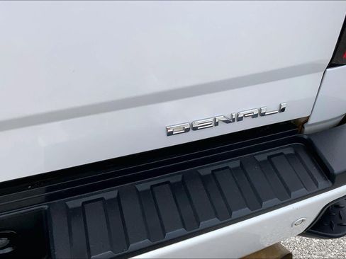 Used 2019 GMC Sierra 2500 Denali w/ Duramax Plus Package AWD/4WD image 10