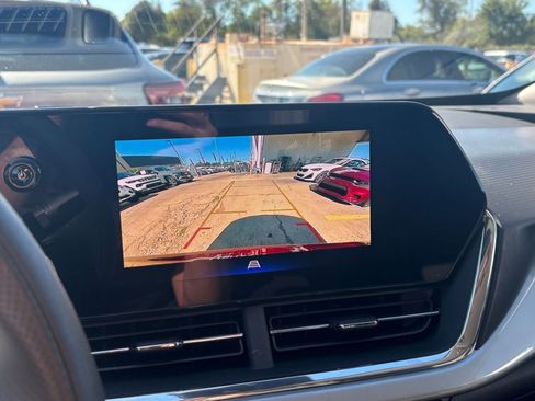 Used 2025 Chevrolet Trax LT image 17