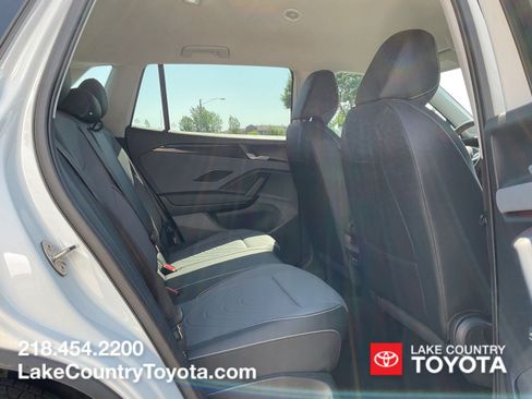 Used 2026 Volkswagen Tiguan SE AWD/4WD image 15