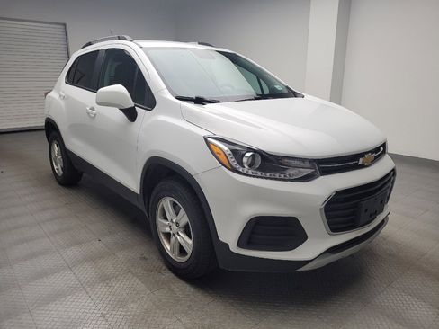 Used 2022 Chevrolet Trax LT w/ LT Convenience Package AWD/4WD image 13