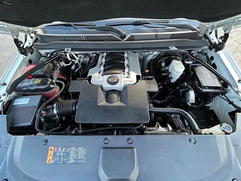 Used 2018 Cadillac Escalade Luxury AWD/4WD image 24