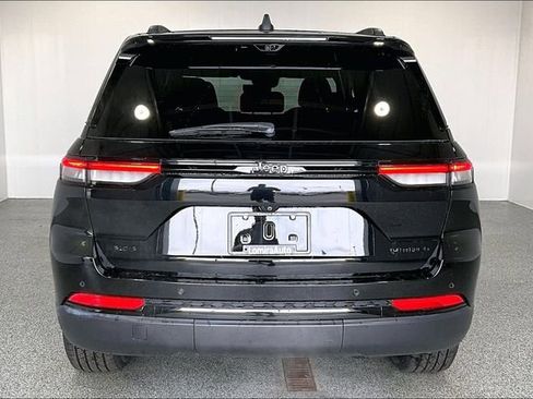 Used 2024 Jeep Grand Cherokee Limited w/ Luxury Tech Group II image 6